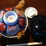 土手の伊勢屋 - 帽子のような蓋