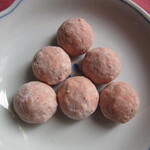 成城石井 - ホワイトチョコと苺のポルボローネ