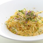 エッセンツァ・ディ・アロマフレスカ - 白魚とアンディーブのスパゲッティ　泡立てた卵黄のソース