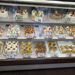 Honmoku cake-ya yoko - 沢山ある。
これ、お一人で作るの⁈凄い！そして安い！