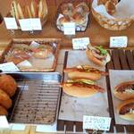 パンピュール - 平台に並ぶパン達①