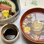 日の出 - 椀盛
                                蛤真丈　じゅんさい　芽葱　柚子花
                                
                                向付け
                                伊勢鮪　縞鯵　あしらい一式