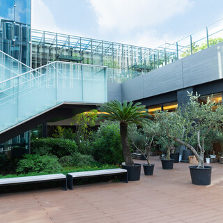 開放的で広大な3F～4Fテラス