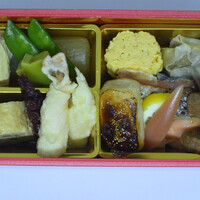 むぎとろ・日本料理 黒やなぎ - 二段弁当