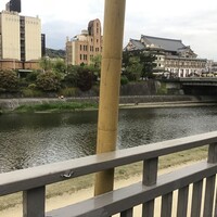 眺河　先斗町～華～ - 南座が見える鴨川