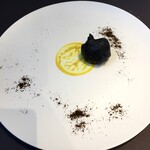 プレゼンテ スギ - 黒い塊