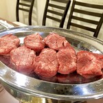 オカダ食品株式会社 - 厚切りタン (ステーキカット)