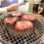 オカダ食品株式会社 - 厚切りタン (ステーキカット)焼き焼き風景