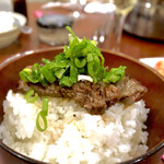 オカダ食品株式会社 - ハラミ オンザライス with ネギ