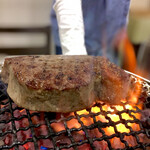 オカダ食品株式会社 - 和牛極上ヒレ肉 焼き焼き風景