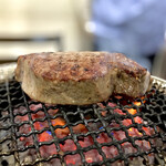 オカダ食品株式会社 - 和牛極上ヒレ肉 焼き焼き風景