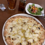 PIZZA Parlor Taupo - ニンニクと唐辛子とアンチョビのピザ