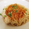 Hong Kee Wan Thun Mee - 料理写真:長い竹にまたがって打つ自家製竹昇麺は細いのに驚きのコシ、香ばしい旨味の蝦子（乾燥した海老の卵）と甘辛いタレをからめて
