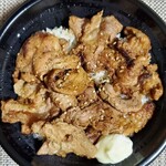 肉バルサンダー - 〝テイクアウト〟岩中豚のミソダレぶた丼