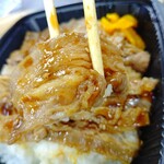 セブンイレブン - 【2020.5.11(月)】大盛りご飯！俺たちの炭火焼き牛カルビ弁当496円のカルビ