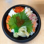 小僧寿し - 料理写真:オホーツク丼(平日限定)