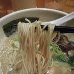 鶏の骨ラーメンの麺