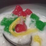 The Sukhothai - Tub Tim Krobの中身。 りんごの香りがしたのでクワイではなくりんごなのかも？