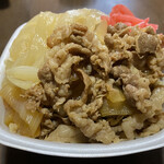 吉野家 - 並盛りに肉だくとねぎだくトッピング、
中々の迫力があります！！