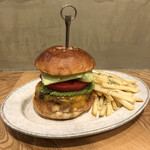 No.18 - アボガドチーズバーガー￥１３００、ポテト付き¥１５０
      
      