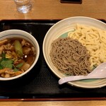 Yamada Udon - 肉汁うどん＆そばの合い盛り ７８０円