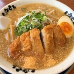 総本家しなとら - みそカツラーメン 930円