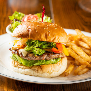 Both the patty and the sauce are handmade◎A taste that can only be found in homemade dishes!