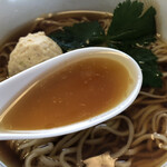 らぁ麺やまぐち - 醤油の立った鶏スープ