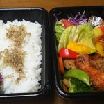 Kajika - ハンバーグ&エビフライ弁当