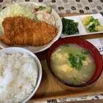 軽食&おべんとの チムニィ - チキンカツ定食700円