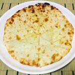 ネパール・インド料理 Base Camp - 料理写真:チーズナン