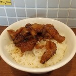 麺処 びぎ屋 - 炙り鶏皮ご飯