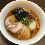 支那そばや - 醤油らぁ麺（900円）＋名古屋コーチン味付け玉子（200円）