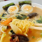 Chinese Dining 紅 - 野菜味噌中華ラーメンの麺