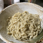 ラーメン マシンガン - 麺、スープを投入して