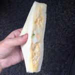 ラザレ - タマサラとハムチーズの三角サンド280円