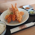和風ダイニング しらはま - 料理写真:フライ定食 1,080円、トッピング カキ 120円(全て税込)