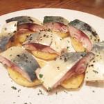 名物 炙り鯖とじゃがいもの一皿(1050円) 通常950円ですが多めにしてもらいました