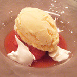 organ - 苺とメレンゲ蜂蜜アイス添え(600円)