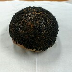 パン・オ・スリール - 練りごまアンパン