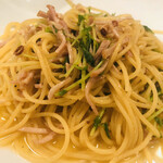 南欧田舎料理のお店タパス - 豆苗とベーコンのピリ辛スパゲティ