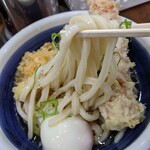 トウキョウライトブルー ホンゴウスリー - コシの強い滑らかなうどん