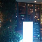 The Shannons' - 中庭側の入り口