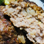 Niku yama - 肉肉しいハンバーグで、これがめちゃくちゃ美味しいっヽ(*⌒▽⌒*)ﾉ