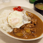 トンテキ食堂8 - カレーライス(800円)+目玉焼き(100円)