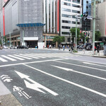 アーンドラ・ダイニング - 相変わらず固く門を閉ざす 老舗百貨店と4丁目交差点12:15