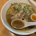 麺屋 すずらん - 濃厚系のWスープ（豚・鶏＋魚介）
