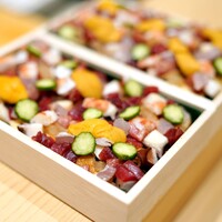 鮨 龍次郎 - ネタがどっさり乗って、なんとたったの5500円！前日までの予約注文で。