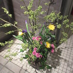 天寿し - 店前の装飾花、冬