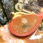 豚骨醤油ラーメン 王道家 - 濃厚スープ